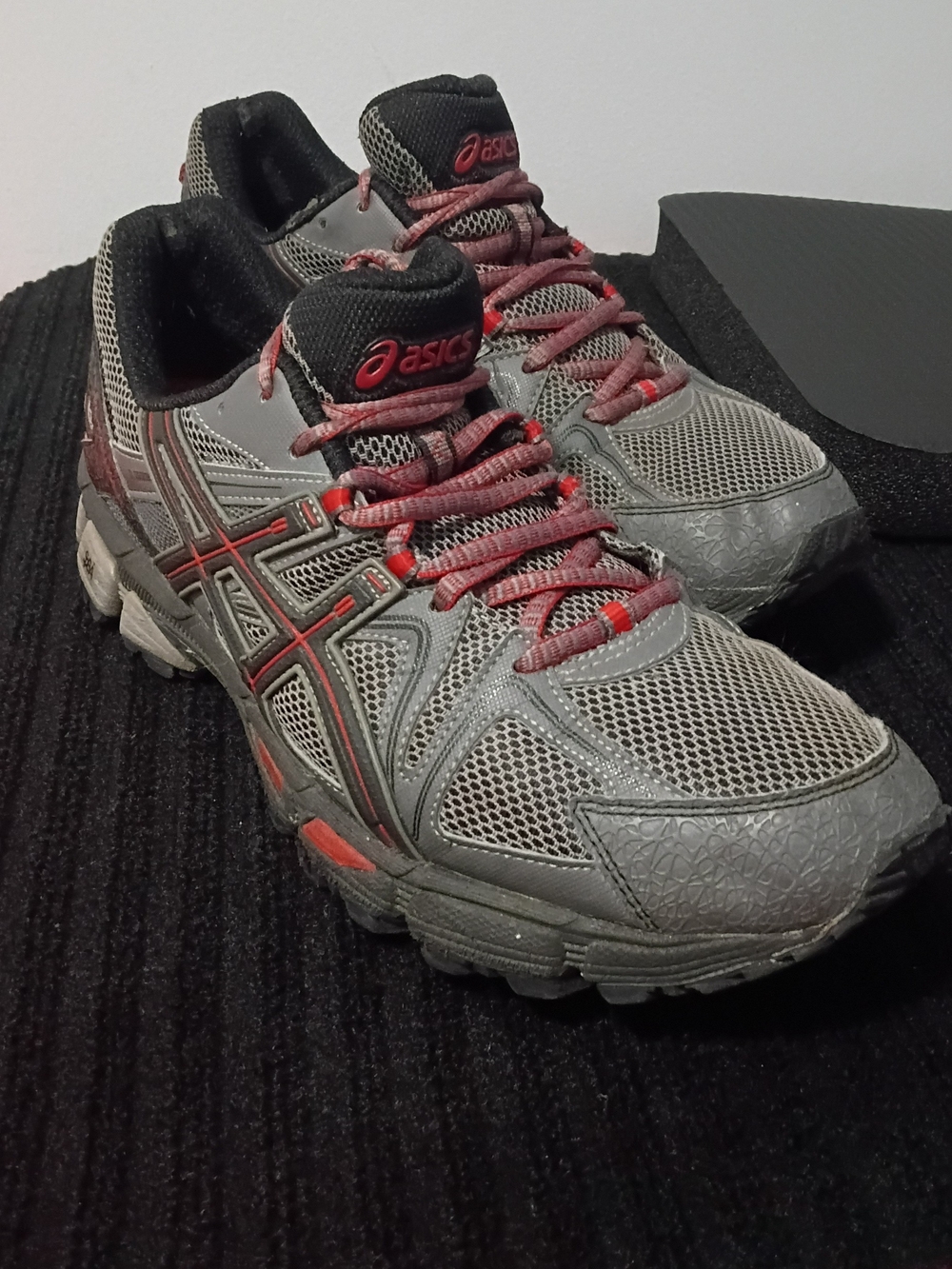 ASICS Men’s Gray Mesh Running Shoes with Red Accents